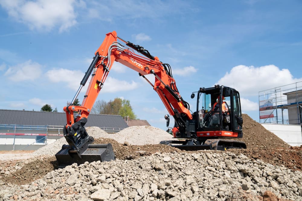 Kubota-kx085-excavator-working-bucket