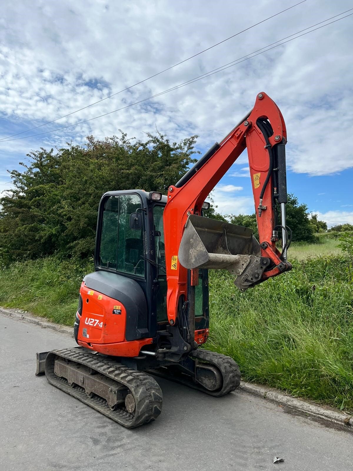 Kubota-U27-4-excavator-second-hand-for-sale-hydraulic-hitch-and-ditching-bucket