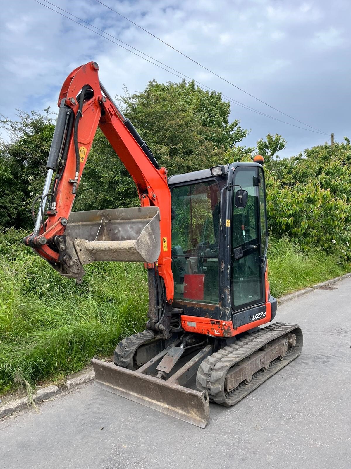 Kubota-U27-4-excavator-second-hand-for-sale-hydraulic-hitch-and-ditching-bucket