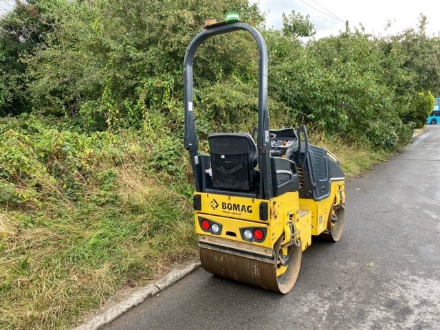 used-bomag-bw80-tandem-roller-rear-drum-and-ROPS