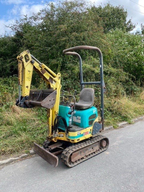 used-yanmar-B08-3-excavator-for-sale-with-bucket