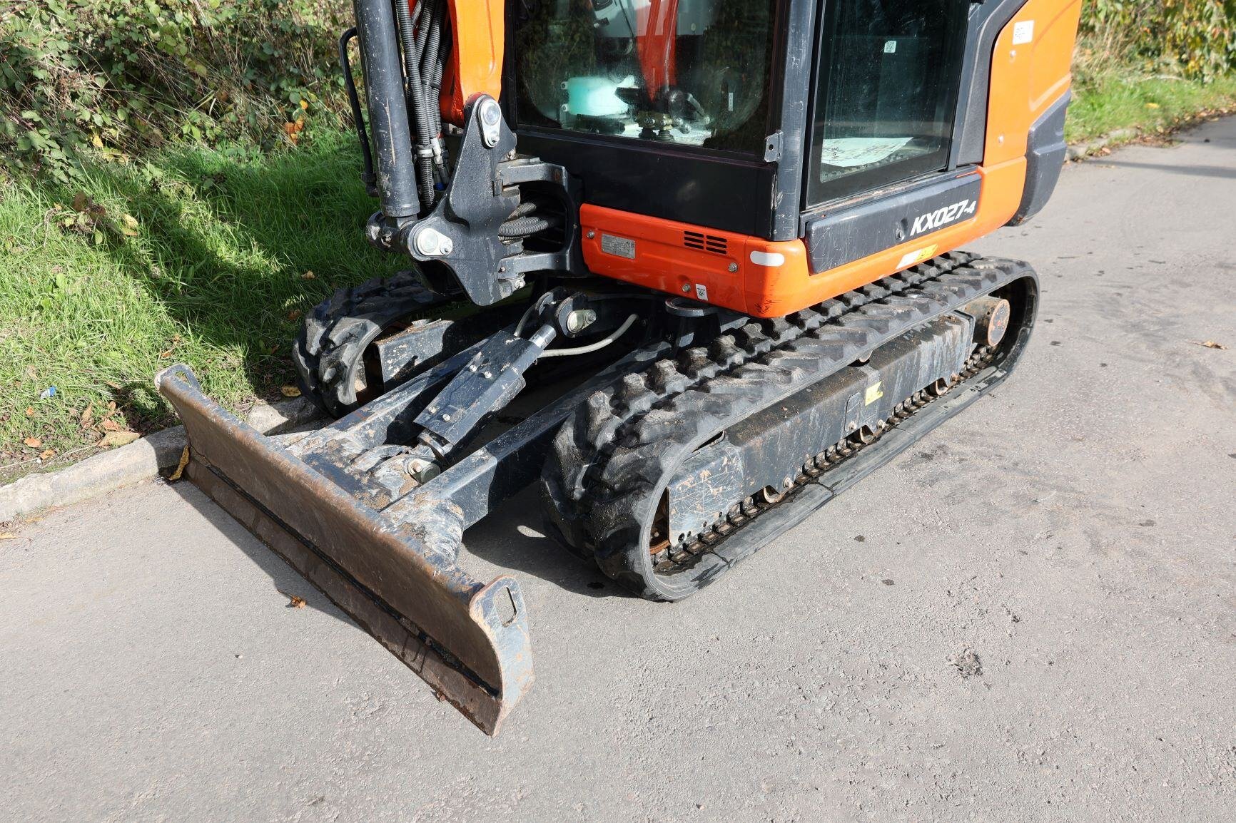 Kubota KX027 tracks web