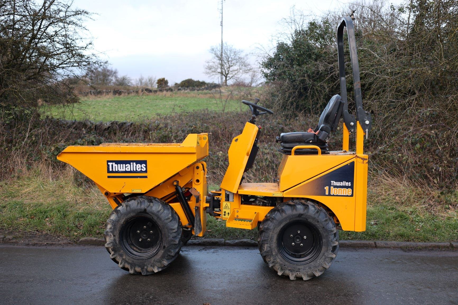 Thwaites 1 ton hi tip dumper left