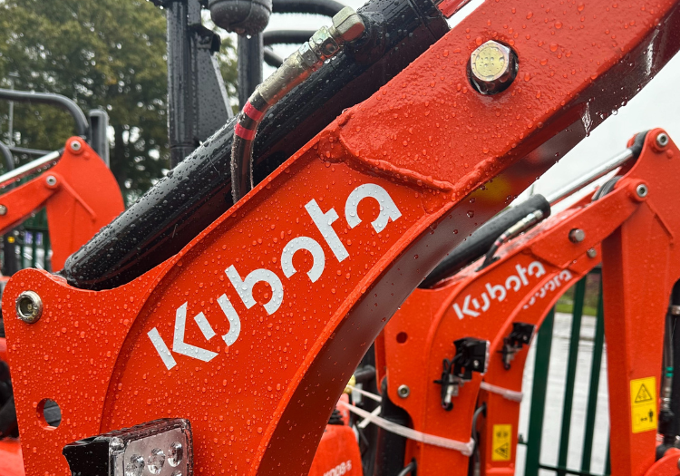 kubota-excavator-arm-in-the-rain