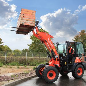 Kubota R070 wheel loader side profile lifting