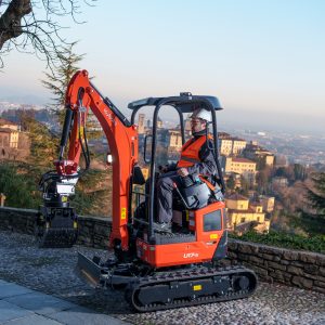 Kubota U17-5 zero-tail swing mini excavator side profile