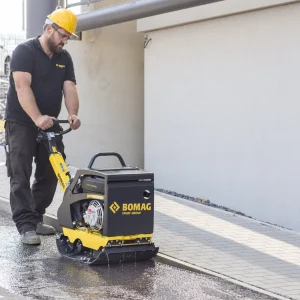 BOMAG BPR25/40D plate compactor in use